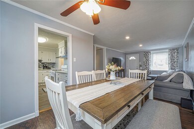 Living room/ dining room combo perfect for enterta