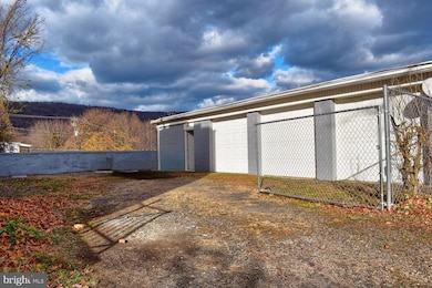 212 E Chestnut St, Shamokin, PA 17872 - photo 2