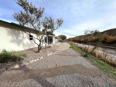 1303 N Riverside Dr, Truth Or Consequences, NM 87901 - photo 2
