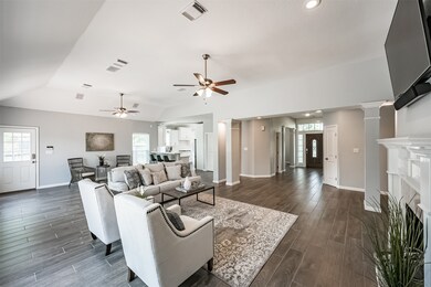 107 Eagle Lakes Dr, Friendswood, TX 77546 - photo 5