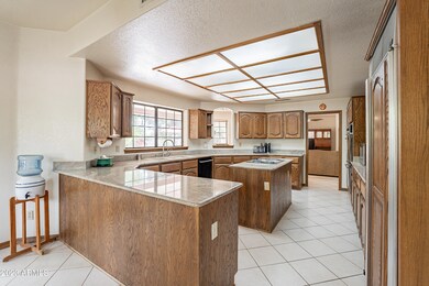 2165 E Caroline Ln, Tempe, AZ 85284 - photo 6