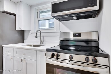 211 N 8th St, Stroudsburg, PA 18360 - photo 4