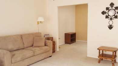 Living Room-den2016-10-02 11.21.34