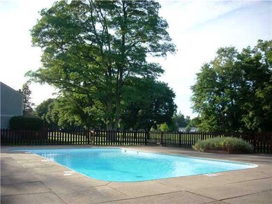Swimming Pool/Hot Tub/Sauna Beautiful Community Po