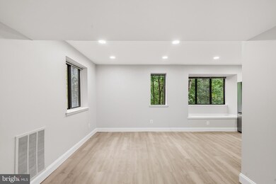 1664 Parkcrest Cir unit 201, Reston, VA 20190 - photo 6