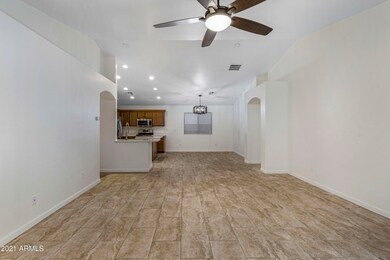 Family Room - Kitchen