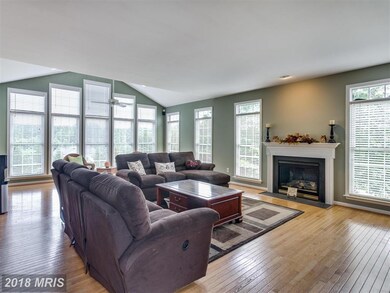 748 Sussex Ct, Sykesville, MD 21784 - photo 4