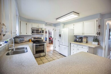 52 Hardy Rd, Londonderry, NH 03053 - photo 3