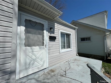 8709 Toepfer Rd, Warren, MI 48089 - photo 2