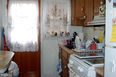 8616 Rock Oak Rd, Parkville, MD 21234 - photo 7