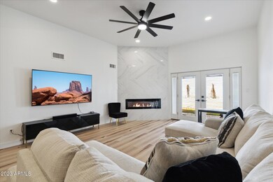 8748 E Vía de Encanto, Scottsdale, AZ 85258 - photo 3