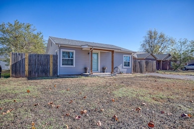 1013 S 10th St, Kingfisher, OK 73750 - photo 3