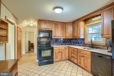 621 E Walnut St, Palmyra, PA 17078 - photo 6