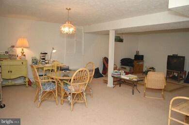 12703 Turberville Ct, Herndon, VA 20171 - photo 5