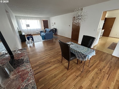 2207 Oregon Ct, Woodburn, OR 97071 - photo 4