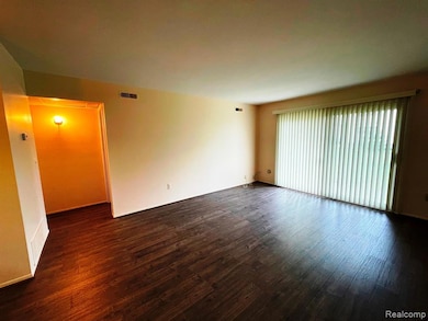 902 Chestnut Hill Dr unit C, Auburn Hills, MI 48326 - photo 3