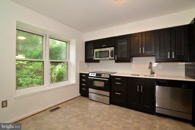 11539 Pine Cone Ct, Reston, VA 20191 - photo 4