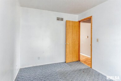 4006 Cresthill Dr, Davenport, IA 52806 - photo 7