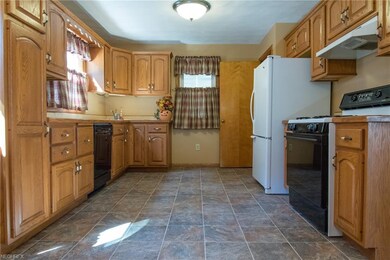 128 Hopewell Dr, Struthers, OH 44471 - photo 4