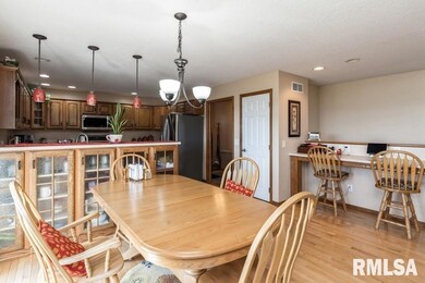 3817 W 44th St, Davenport, IA 52806 - photo 6