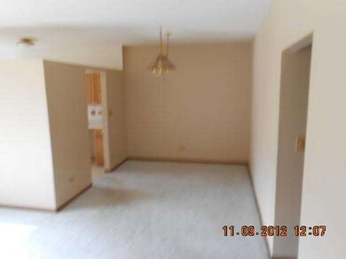 1721 Chesapeake Ln unit 3, Schaumburg, IL 60193 - photo 3