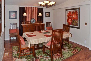 04 Dining Room