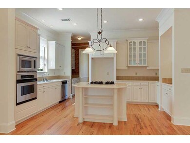 Kitchen. Center island with gas cooktop