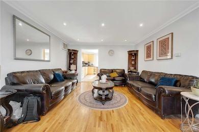 570 N Barry Ave unit left, Mamaroneck, NY 10543 - photo 6