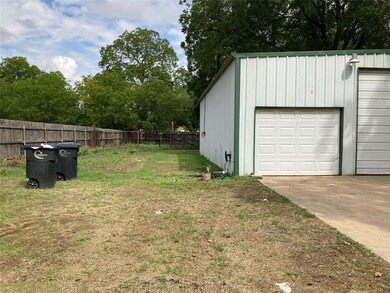 512 W Lone Star Ave, Cleburne, TX 76033 - photo 5