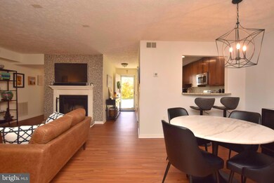 11959 Cardamom Dr, Woodbridge, VA 22192 - photo 6