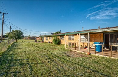 305 Iroquois Trail, Foss, OK 73647 - photo 5