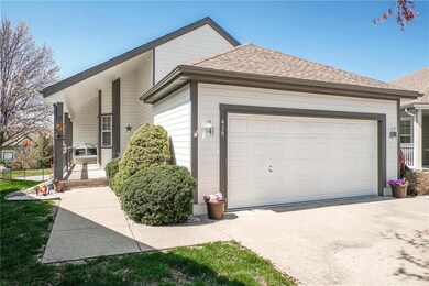 419 NW Wimbleton Ct, Blue Springs, MO 64014 - photo 2