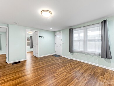 110 Oakhurst St, Hendersonville, NC 28792 - photo 6