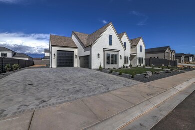 1606 W Approach Lane