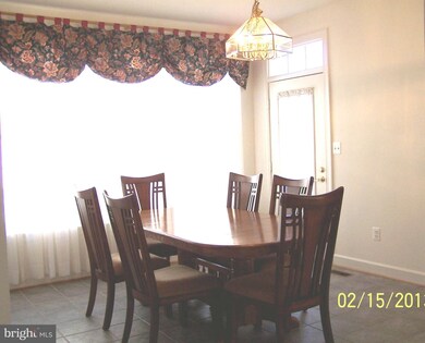 8210 Westwood Mews Ct, Vienna, VA 22182 - photo 5