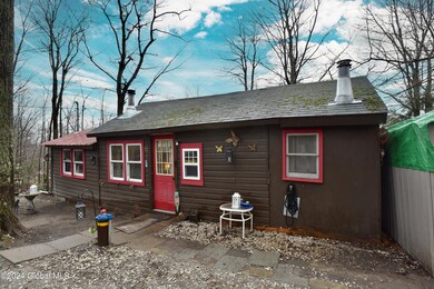 11 Park Ave, Middle Grove, NY 12850 - photo 2