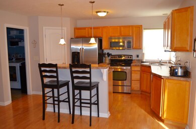 Kitchen & Breakfast Bar