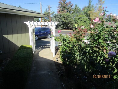 2490 Spring St, Medford, OR 97504 - photo 7