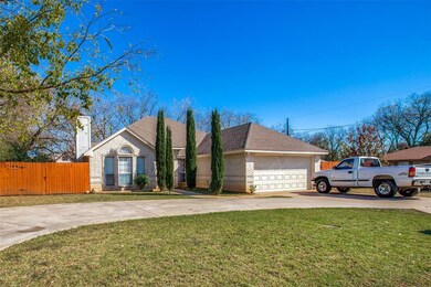 302 N Holloway St, Cleburne, TX 76033 - photo 3