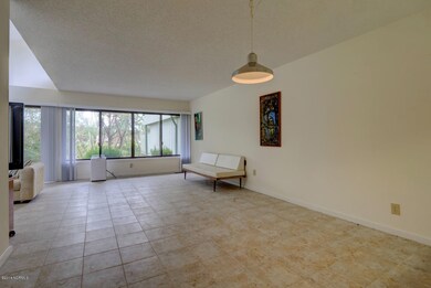 101 N Belvedere Dr Unit 1-large-006-14-P