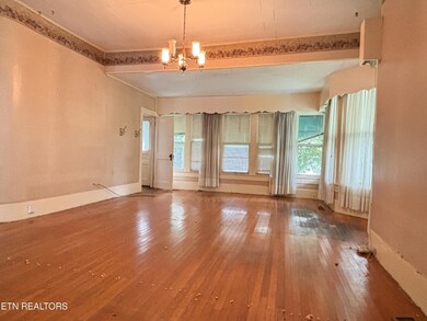 307 Prince St, Sevierville, TN 37862 - photo 7