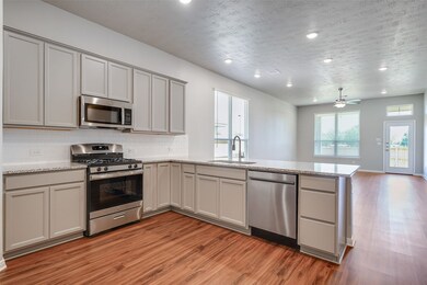 1135 Tomball Downs Dr, Tomball, TX 77375 - photo 7