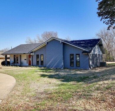 918 Cook Dr, Grand Prairie, TX 75050 - photo 4