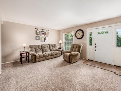 669 Simbury St, Columbus, OH 43228 - photo 4