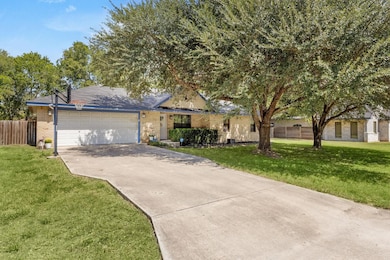 195 Lakeside Dr, Seguin, TX 78155 - photo 2