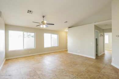 004-photo-living-room-11178286