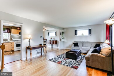 606 Wallerson Rd, Catonsville, MD 21228 - photo 4