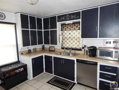 3620 SW Garfield Ave, Topeka, KS 66611 - photo 6