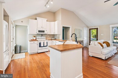 1009 Pinecrest Dr, Annapolis, MD 21403 - photo 6