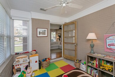 006_Sunroom - Office